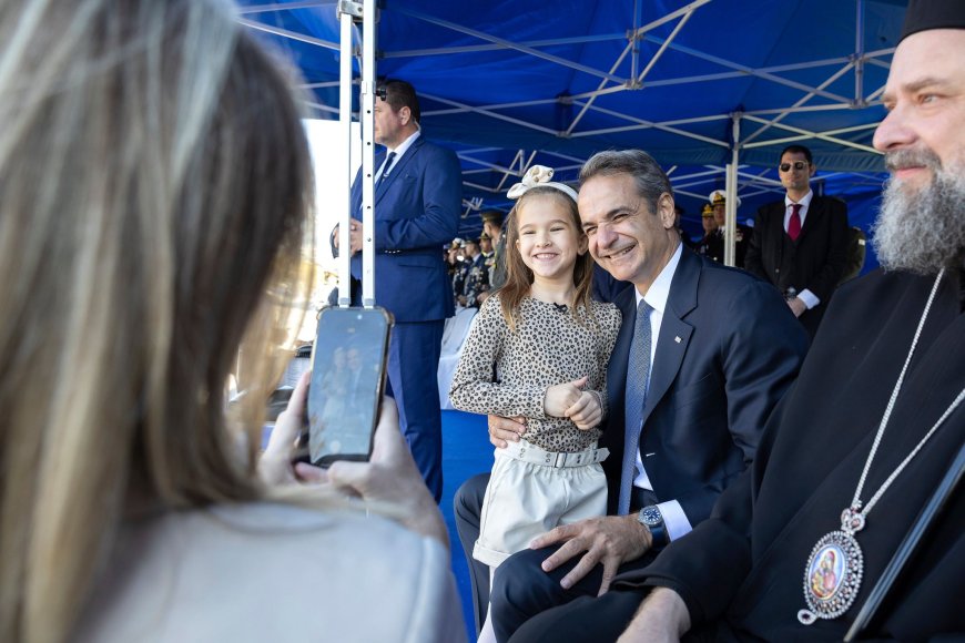 Μητσοτάκης για 28η Οκτωβρίου: Να μεταλαμπαδεύσουμε το μήνυμα της ενότητας του ’40