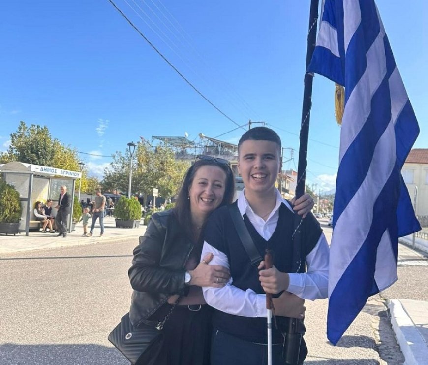 Ο τυφλός σημαιοφόρος που συγκίνησε τη Γαβαλού Αγρινίου