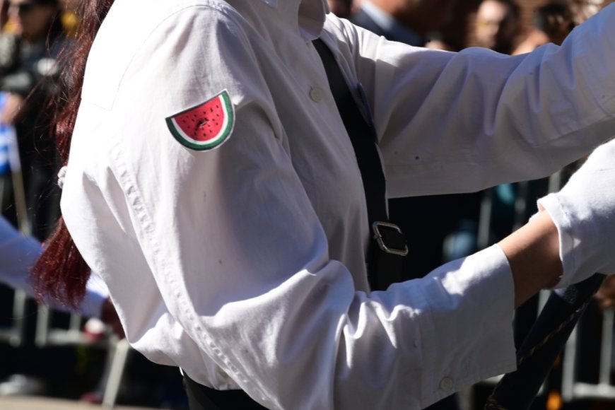 Το Υπουργείο Παιδείας διαψεύδει κατηγορηματικά: «Καμία έρευνα για τη μαθήτρια με το καρπουζάκι»