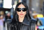 Lady Gaga: Ανανεωμένη με μαύρο μαλλί στους δρόμους του Παρισιού – Φωτογραφίες