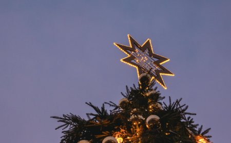 Χριστούγεννα 2025: Η Θεσσαλονίκη φόρεσε τα γιορτινά της