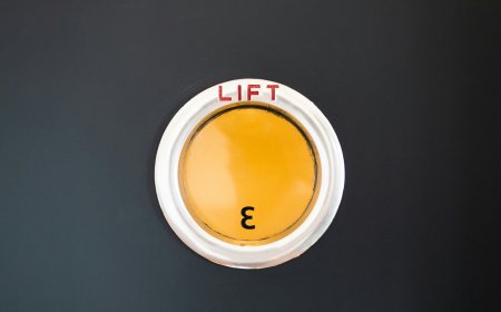 Ατύχημα στο ασανσέρ: Γυναίκα έπεσε από τον τρίτο όροφο πολυκατοικίας