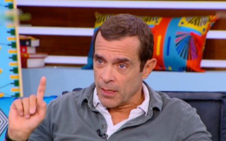 Ο Κωνσταντίνος Μαρκουλάκης σε μια σπάνια εξομολόγηση: «Είναι ένα δώρο, ελπίζω να κάναμε καλή δουλειά η μαμά του και γω»