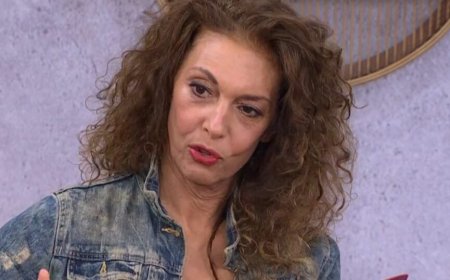 Δήμητρα Παπαδήμα: «Είναι πάρα πολύ ωραίο να κοιμάσαι μόνη σου, γράφω ποιήματα στον ύπνο μου»