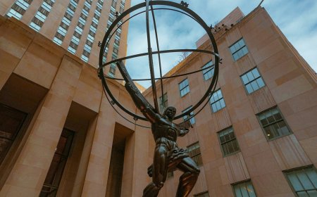 Χριστούγεννα 2025 Νέα Υόρκη: Στο Rockfeller Center το διάσημο δέντρο