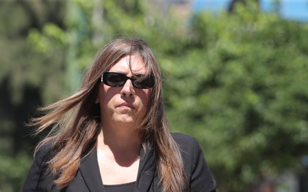 Πλεύση Ελευθερίας AI: Η Κωνσταντοπούλου πυροσβέστης, λιμενικός, δικαστής και… στρατιώτης