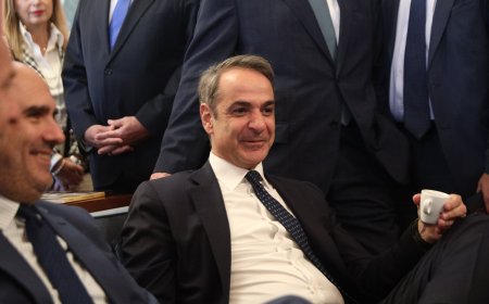 Ο Μητσοτάκης με τους βουλευτές: Το λογοπαίγνιο του πρωθυπουργού για τις εκλογές