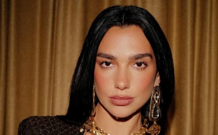 Ντούα Λίπα: Σε αγώνα ποδοσφαίρου η τραγουδίστρια