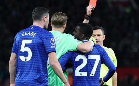 Κόκκινη κάρτα Έβερτον: Απίστευτο σκηνικό με την αποβολή του Γκέιγ στο ματς με τη Γιουνάιτεντ