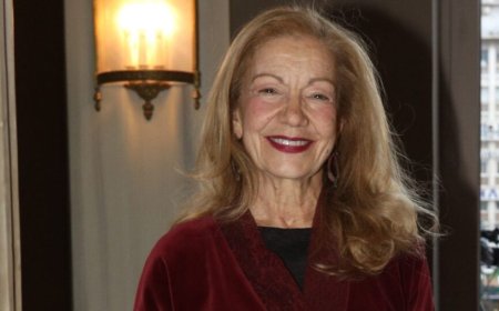 Πέμη Ζούνη: «Ο έρωτας δεν έχει ηλικία, έρχεται και σε βαράει σε όποια εποχή κι αν είσαι»