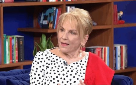 Φωτεινή Πιπιλή: «Κάθομαι και απαντάω στα υβριστικά σχόλια, τους στέλνω αδιάβαστους και μετά τους μπλοκάρω»