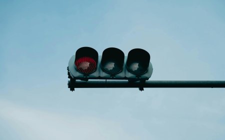 Τροχαίο Παγκράτι – 84χρονος: Η στιγμή που ο οδηγός παρασύρει την 75χρονη και την ΑμεΑ κόρη της