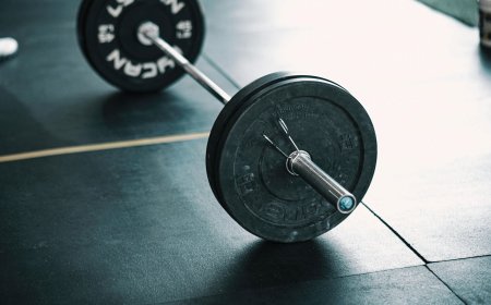 Η πιο δυνατή γυναίκα στον κόσμο τίτλος: Αποβλήθηκε όταν αποκαλύφθηκε ότι ήταν τρανς πορνοστάρ