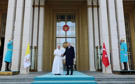 Πάπας Λέων Τουρκία: Οι συμβολισμοί, οι απουσίες και ο γεωπολιτικός αντίκτυπος