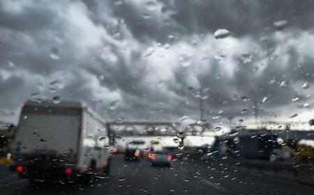 Καρότσα Μοσχάτο: Μετέφεραν σε… αγροτικό τον κόσμο που ήθελε να περάσει τον δρόμο για τον σταθμό του ΗΣΑΠ