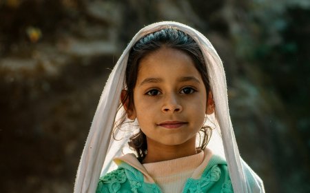 Γάζα: Ο δάσκαλος που προσφέρει στα παιδιά λίγες στιγμές ηρεμίας