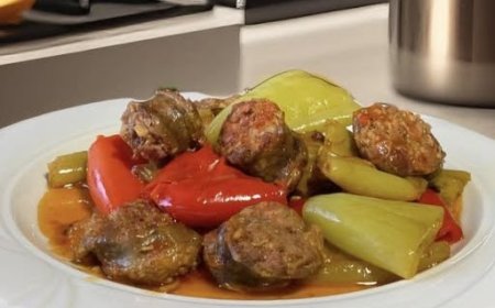 Ελαφρύ Σπετζοφάι με Χωριάτικο Λουκάνικο & Πιπεριές !!!