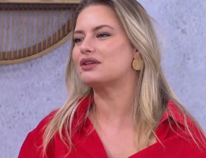 Ντόρα Μακρυγιάννη: «Την απόφαση να αλλάξω ζωή την πήρα εν μία νυκτί, γύριζα με μία βαλίτσα και έμενα όπου έβρισκα»