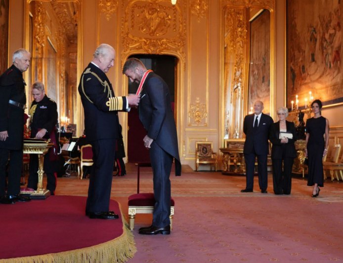 Ντέιβιντ Μπέκαμ: Τιμήθηκε με τον τίτλο του Ιππότη από τον Βασιλιά Κάρολο