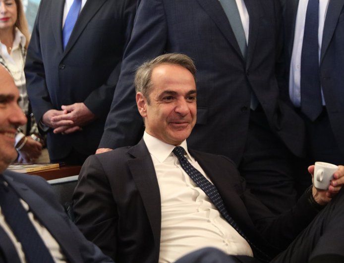 Ο Μητσοτάκης με τους βουλευτές: Το λογοπαίγνιο του πρωθυπουργού για τις εκλογές