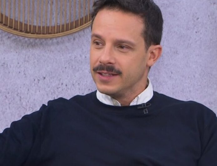 Δημήτρης Μακαλιάς: «Δεν ξέρω, είμαι κουλ μπαμπάς; Δίνω μάχη για να πάμε σε μια έκθεση για τον Βαν Γκογκ»