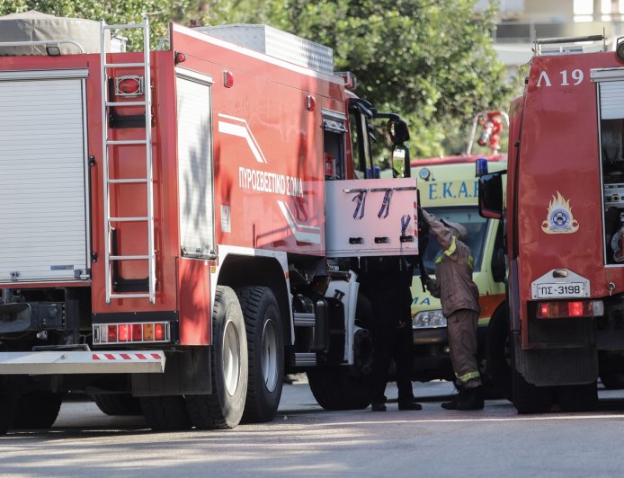 Τροχαίο στον E65: Οδηγοί απεγκλώβισαν τους επιβάτες αναποδογυρισμένου αυτοκινήτου