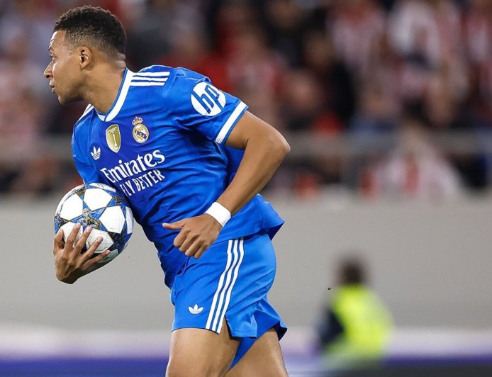 Εμπαπέ Ολυμπιακός συνθήματα: «Φώναζαν για μένα σε κακά γαλλικά»