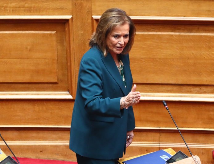 “Φραπές” ΟΠΕΚΕΠΕ: Η Μπακογιάννη για τις αιχμές του Ανδρουλάκη