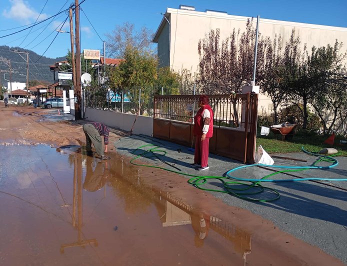 Χρυσή Αμμουδιά Θάσου: Πλημμύρισαν ξενοδοχεία, σπίτια και καταστήματα