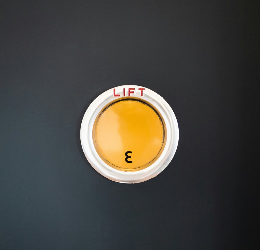 Ατύχημα στο ασανσέρ: Γυναίκα έπεσε από τον τρίτο όροφο πολυκατοικίας