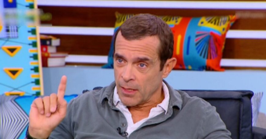 Ο Κωνσταντίνος Μαρκουλάκης σε μια σπάνια εξομολόγηση: «Είναι ένα δώρο, ελπίζω να κάναμε καλή δουλειά η μαμά του και γω»