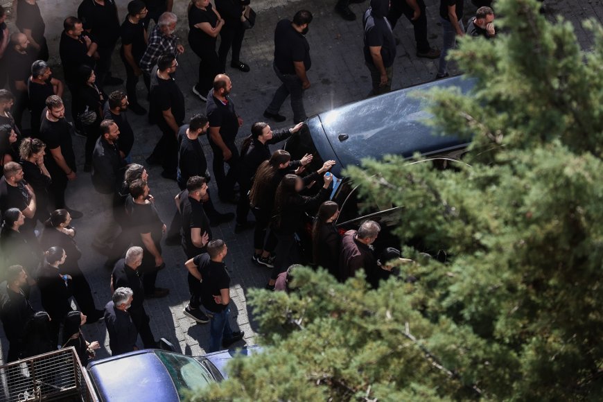 Κηδεία Φανούρη Καργάκη Βορίζια: To σπαραστικό μοιρολόι της συζύγου