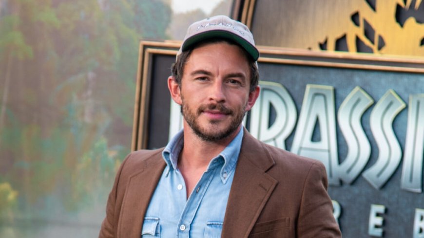 O Τζόναθαν Μπέιλι ανακηρύχθηκε ως ο πιο σέξι άνδρας για το 2025 – Ο πρώτος ανοιχτά γκέι που κατακτά τον τίτλο