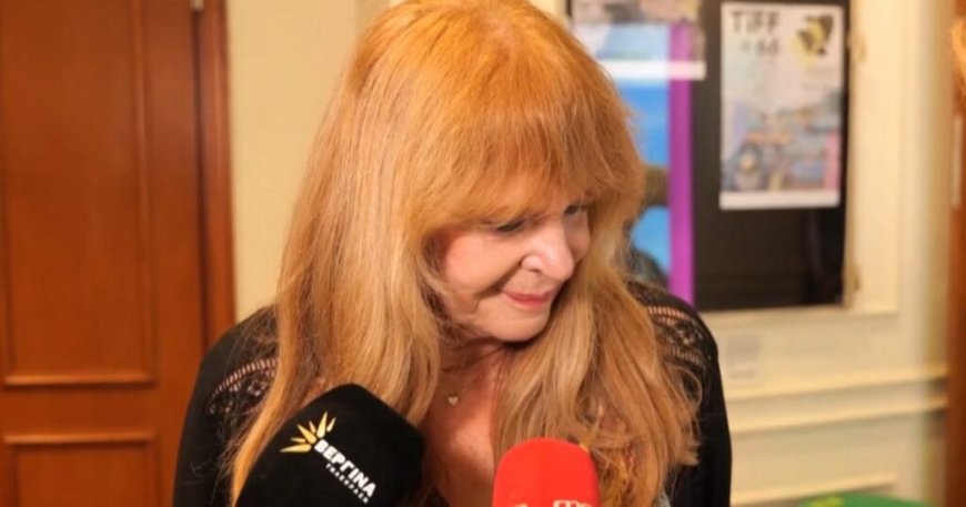 Συγκινημένη η Χλόη Λιάσκου στις κάμερες – Σπάνια δημόσια εμφάνιση για την ηθοποιό