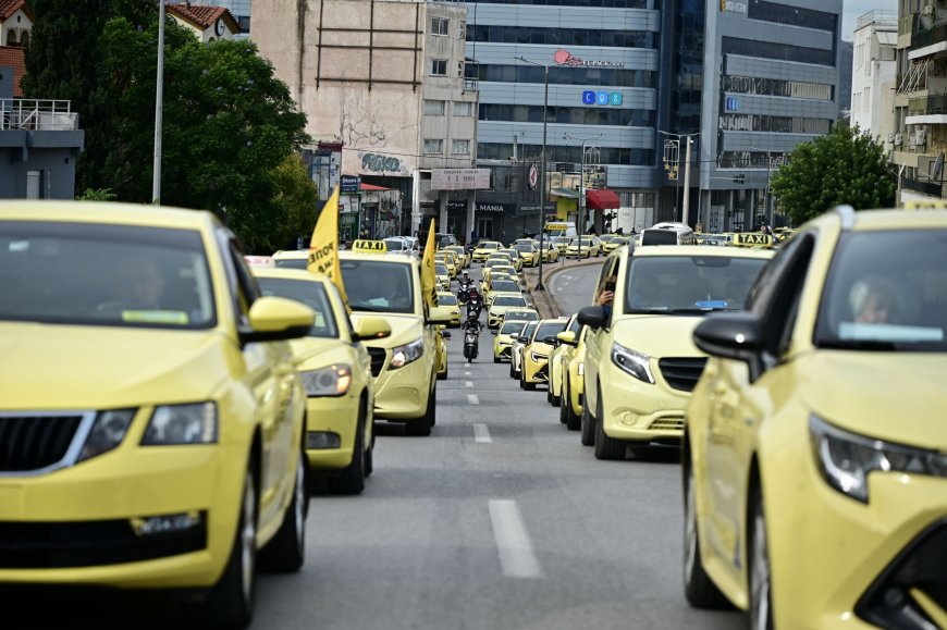Ταξί: Τέλος η απεργία στις 6 πρωί της Πέμπτης μετά τη συνάντηση με Κυρανάκη