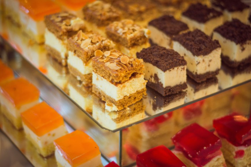 Γλυκά: “Τσουχτερές” οι τιμές ενόψει εορτών