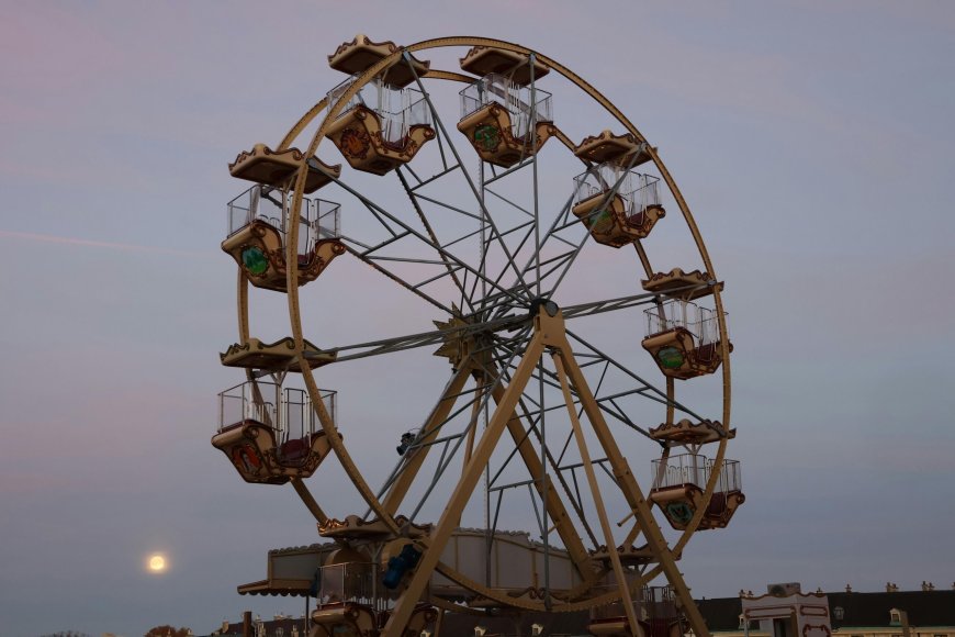 Χριστούγεννα στη Βιέννη: Άνοιξε η εορταστική αγορά