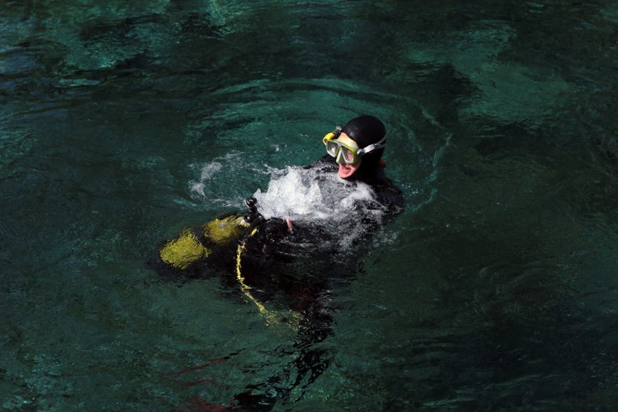 Άγαλμα στον βυθό: Εύρημα έκπληξη για ψαροντουφεκά στην Κρήτη