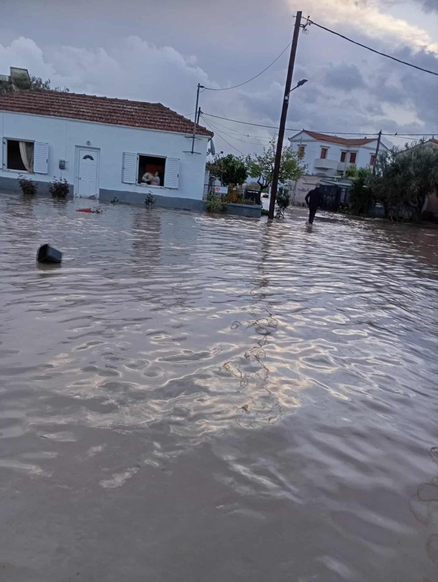 Eπιβατικό αυτοκίνητο παρασύρθηκε από χείμαρο στον οικισμό της Γρατινής