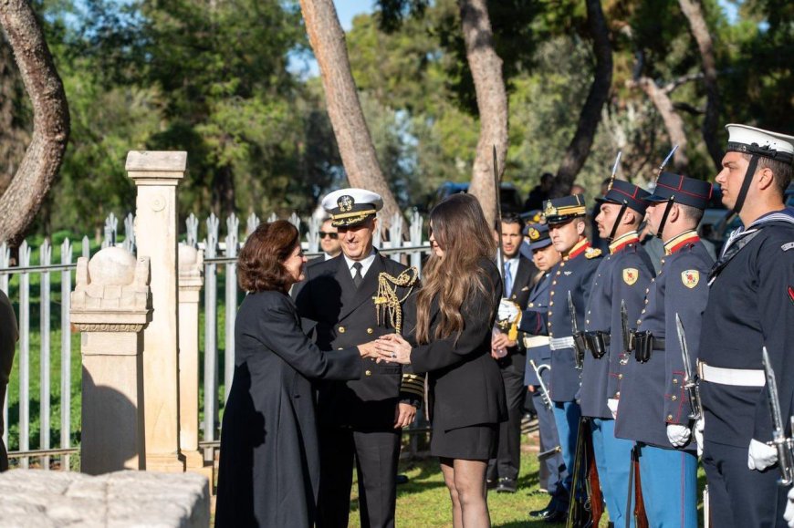 Κίμπερλι Γκίλφοϊλ: Τίμησε τους πεσόντες του Α’ Παγκοσμίου Πολέμου