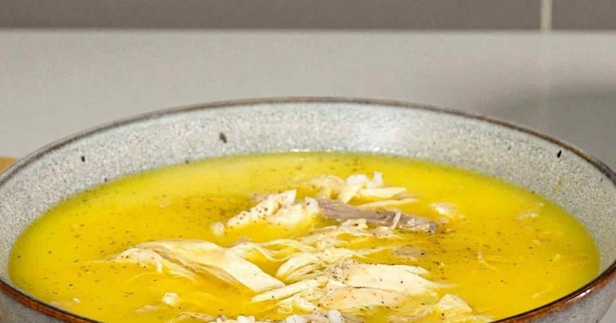 Nόστιμη και βελούδινη κοτόσουπα αυγολέμονο, γεμάτη άρωμα και θρεπτικά συστατικά!!!