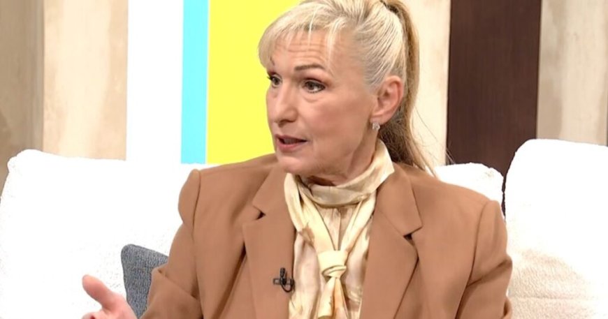 Σόφη Ζαννίνου: «Μέχρι να πάω πρώτη δημοτικού ταξίδευα συνέχεια, όταν με έκλεισαν εσωτερική, έπαθα κατάθλιψη»