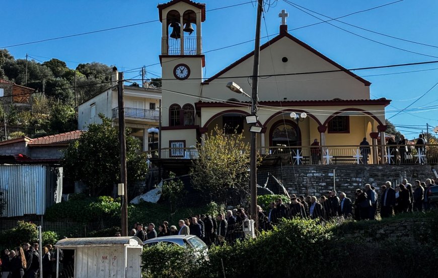 Αχαΐα: Βαθύτατος πόνος στην κηδεία του 3χρονου που σκοτώθηκε