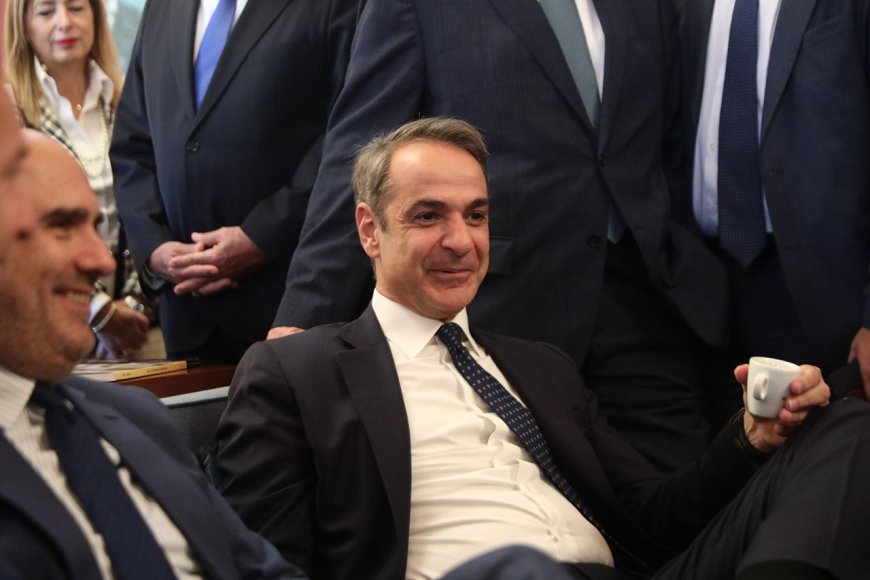 Ο Μητσοτάκης με τους βουλευτές: Το λογοπαίγνιο του πρωθυπουργού για τις εκλογές