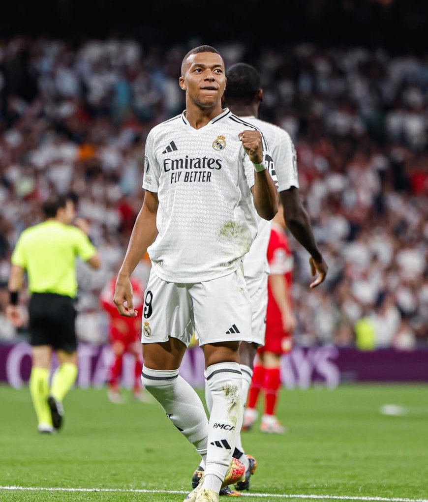 Κιλιάν Εμπαπέ: Ο νεότερος παίκτης που φτάνει τα 400 γκολ από την εποχή του Πελέ