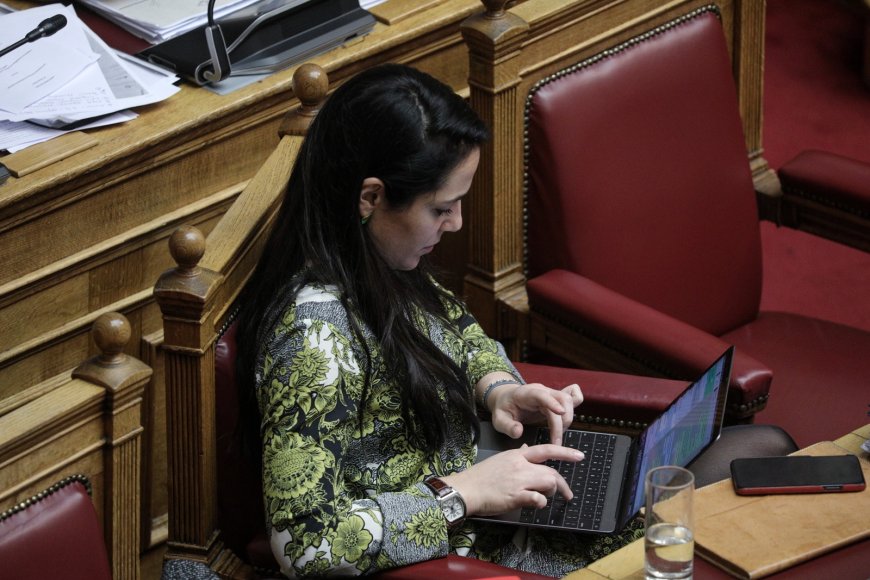 Δημογραφικό Ελλάδα: “Η περιφέρεια μπροστά, η οικογένεια στο επίκεντρο”