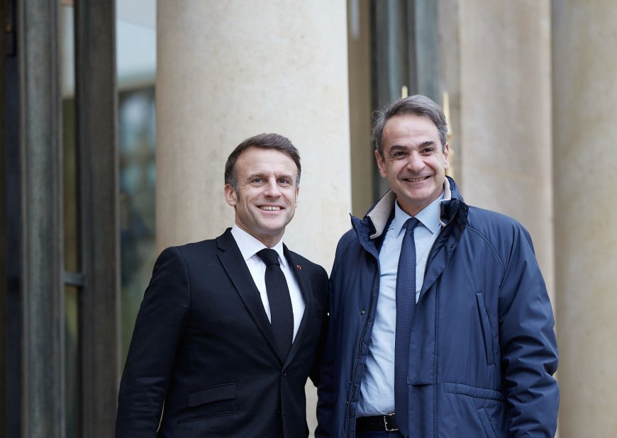 Πρόωρη αποπληρωμή των δανείων από την Ελλάδα: «Ο τζίτζικας έφτασε να δανείζει τον μέρμηγκα»