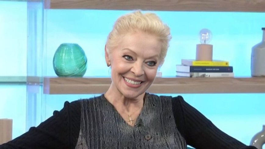 Μαρία Αλιφέρη: «Δεχόμουν χιλιάδες γράμματα και τα έβαζα σε σακούλες σκουπιδιών, γιγαντιαίες»