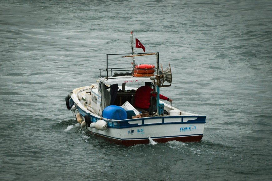 Αγαθονήσι τουρκικά αλιευτικά: Σκάφος του Λιμενικού έριξε προειδοποιητικά πυρά