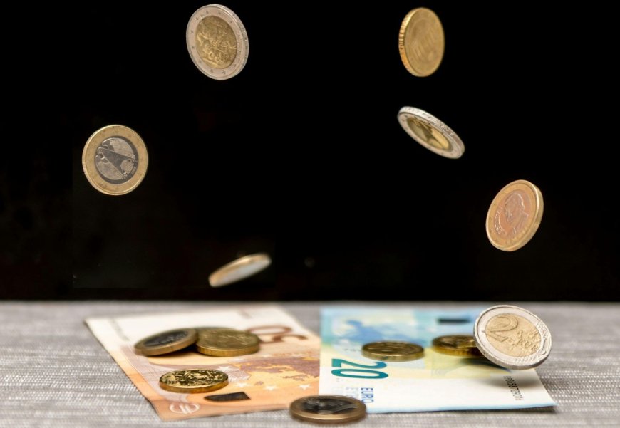 Δώρο Χριστουγέννων 2025 πότε μπαίνει: Νωρίτερα φέτος οι πληρωμές